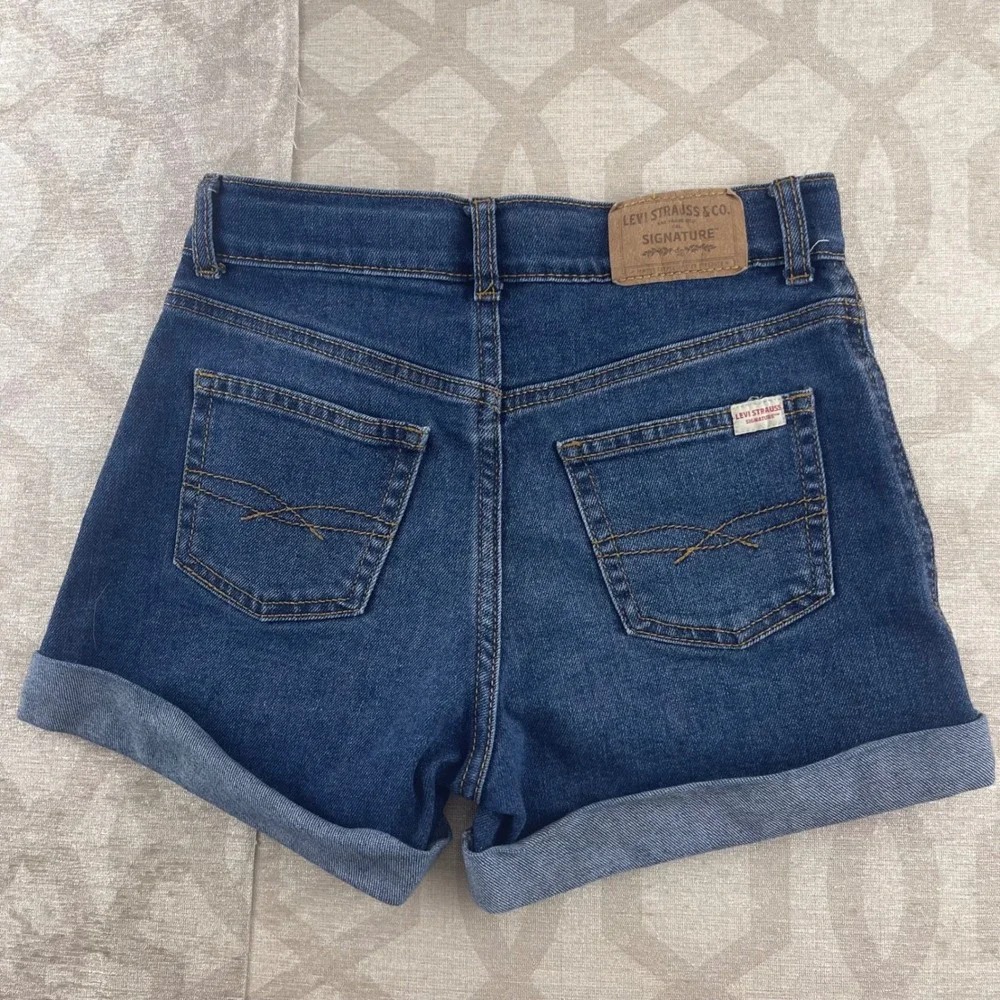 Signature by Levi Strauss Girls Vintage High Rise Mom Shorts Floral Blue Size 10